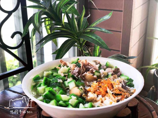 大闸蟹鸡丝泡饭