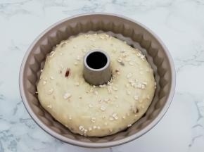放在温暖处进行第二次发酵，发酵到八九分满时，放入提前预热好的，烤箱中180度30分钟