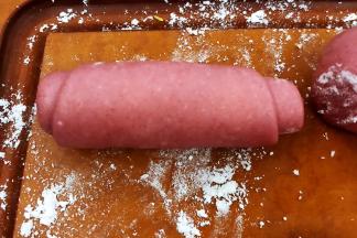 从上往下卷起，成小卷卷。醒20分钟。