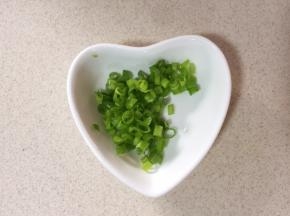 香葱洗净切碎