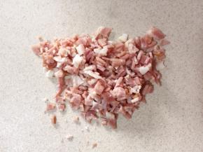 培根切细碎待用