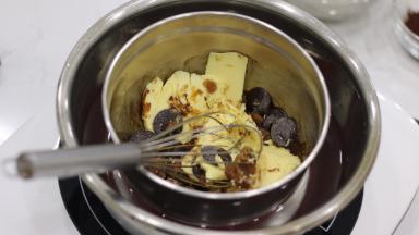 2.隔热水融化（水温不宜过高不超过50℃）