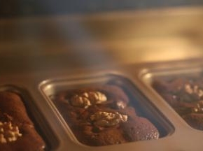 10.预热好的烤箱转至170℃烘烤25-30分钟，出炉脱模即可