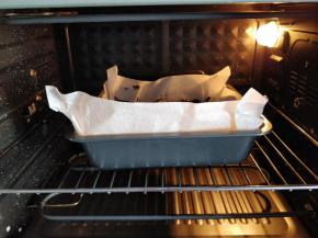 放入预热好的烤箱中层，上下火175度烤18-20分钟左右。具体烘烤温度和时间，要根据不同烤箱的实际炉温酌情增减。