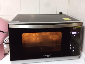 结束后接着开启烘焙模式，上下火170度约15分钟