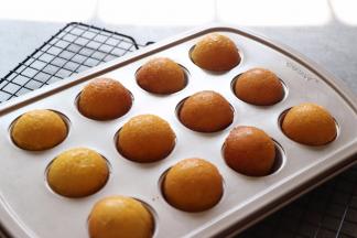 放入预热好的烤箱中，155度17分钟。取出稍凉一下就可以脱模了。