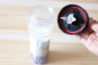 盖上搅拌刀座旋紧；