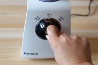 接通电源，先将旋钮转到“混合”位置，让食材混合均匀一下；