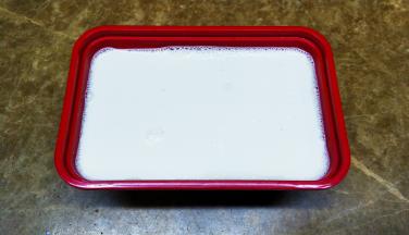 倒入消毒晾干的容器里或分装的小瓶里