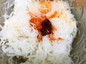 放入红油辣椒