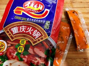 取一小块火锅底料