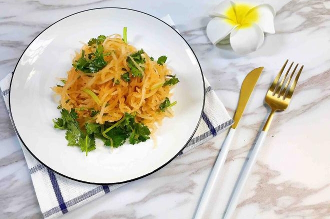 凉拌红油香菜萝卜丝
