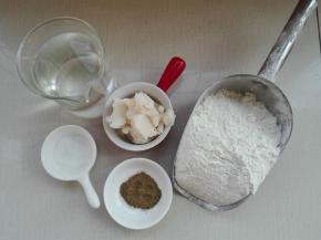 首先我们将所需要的所有食材全部备好，避免制作过程中手忙脚乱哦。