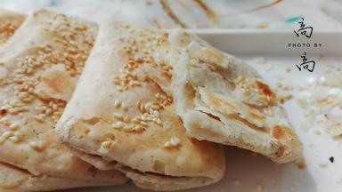 依次烙好，出锅喽，特别酥香哦。