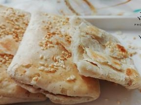 依次烙好，出锅喽，特别酥香哦。
