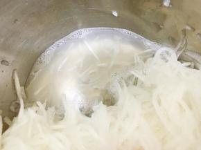 等萝卜丝基本出水后