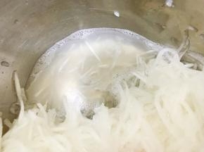等萝卜丝基本出水后