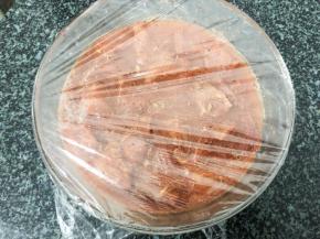 放入适量水，腌制半小时