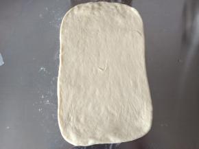 8.擀成长方形，长度大概40cm，宽14cm
