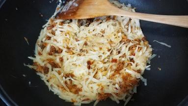 炒均匀后转小火