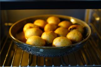 然后选择煲仔饭模式，蒸至这道菜至40分钟。