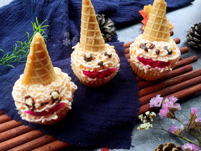 万圣节鬼脸杯子蛋糕