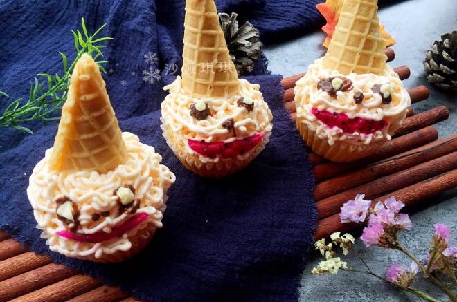 万圣节鬼脸杯子蛋糕