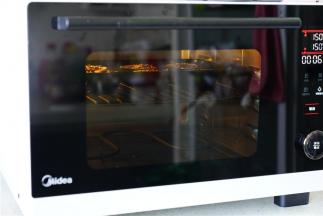 上下火定温150度，烤制25分钟就可以。