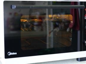 上下火定温150度，烤制25分钟就可以。