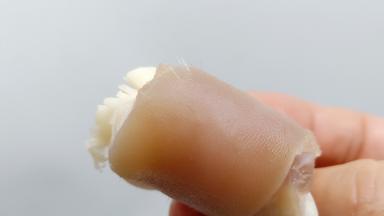 看看羊蹄好多的毛毛、绝对影响口感。