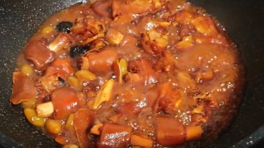 开大火收汁、可以加少许的味精。