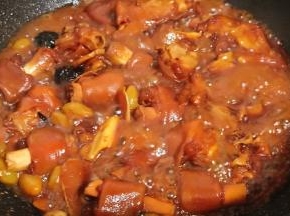 开大火收汁、可以加少许的味精。