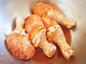 放冰箱冷藏腌制24小时，中间记得多翻几次面好入味。