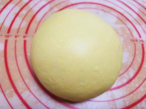 取出，分成大小均等的小面剂。