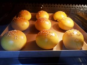 放入烤箱中层180度15分钟左右，看上色情况出炉。