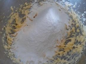 加入过筛的低粉