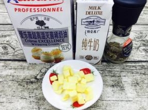 辅助食材：黄油、淡奶油、牛奶，黑胡椒碎。