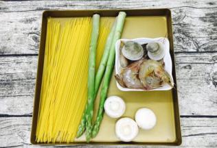 主要食材：意面、鲜虾、青蛤、口蘑、芦笋。
