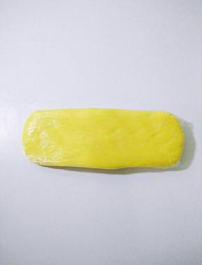 包上保鲜膜放冰箱冷藏一小时。