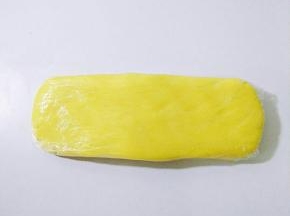包上保鲜膜放冰箱冷藏一小时。