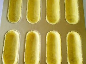 整好形放冰箱冷藏20分钟定型。