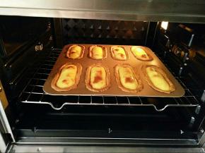 放入预热好的烤箱，190度，烘烤20分钟，表面有焦糖色即可。