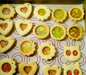 待巧克力凝固水晶饼干就做好了。