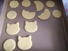 5.	摆放在不粘的烤盘里，如果烤盘不是不粘的，那就要在下面铺上油纸，