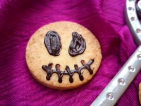 8.	画好后放在一边晾干，就可以装袋保存了，或是送给小朋友。