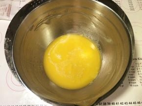 黄油隔水融化放凉备用