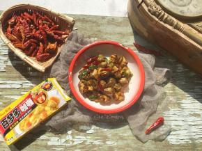 翻炒均匀就可以出锅了，因为是海鲜我一般不放鸡精，如果喜欢可以自己加一点