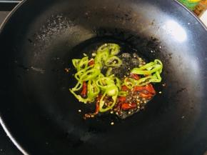 放青红辣椒丝