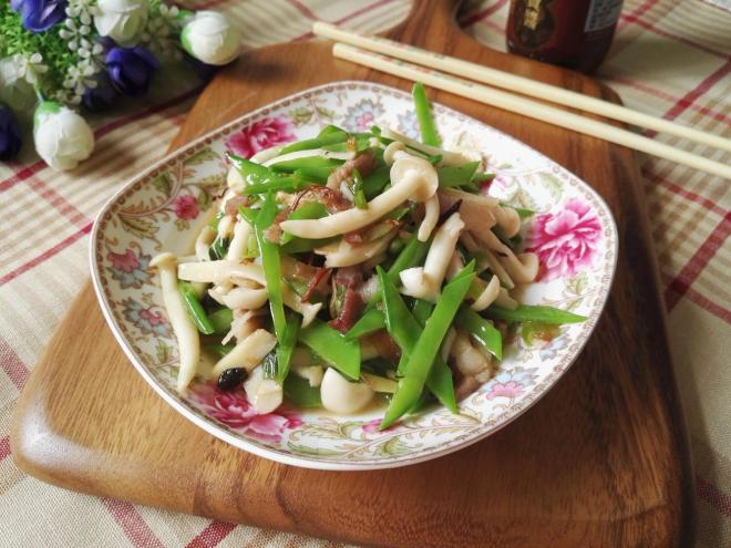 白玉菇荷兰豆炒五花肉