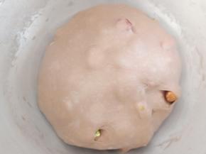 揉好的面团盖保鲜膜进行一发。